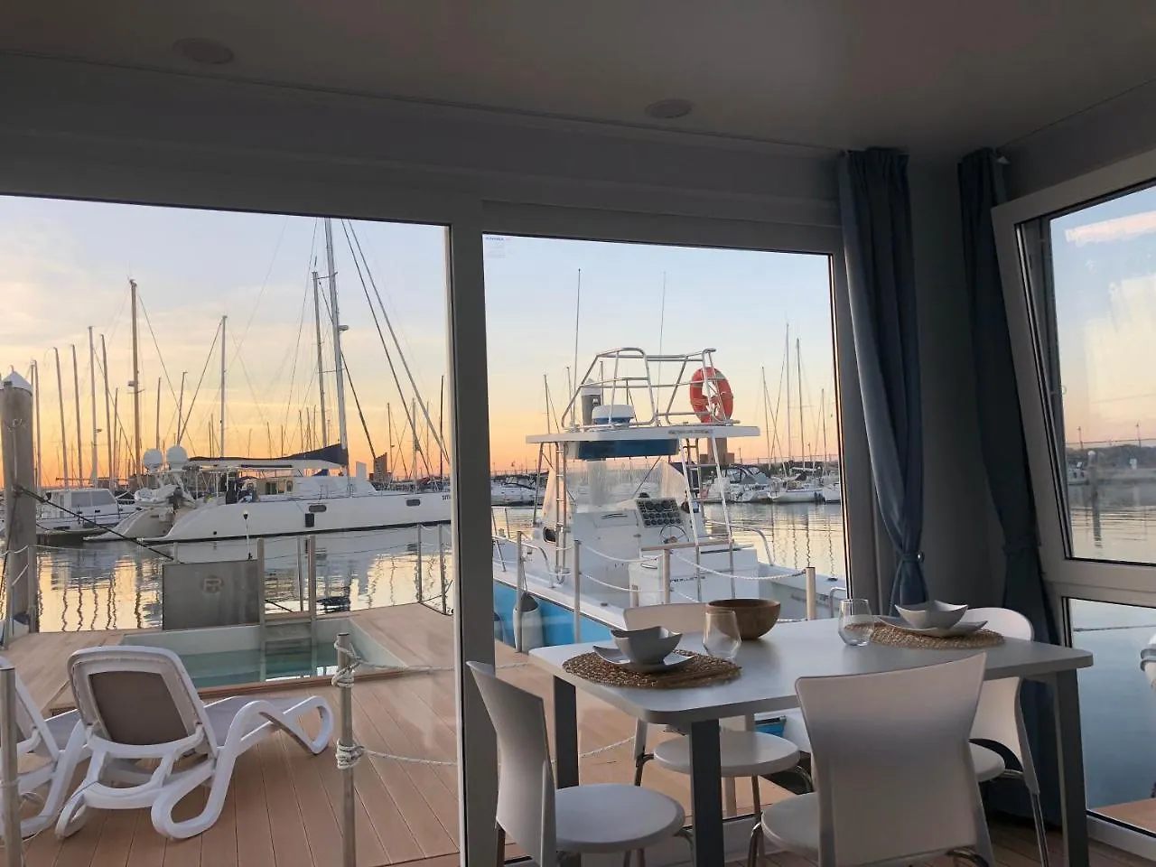 Floating Resort Rimini 0*,